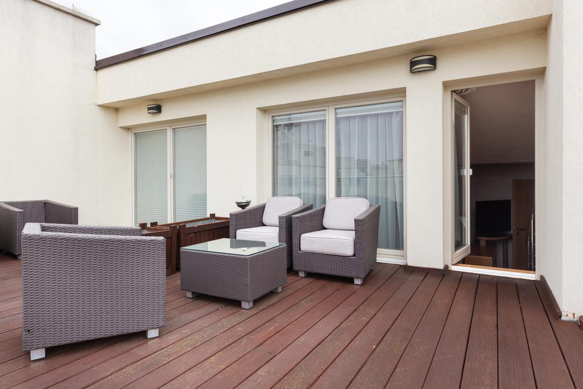Roset & 4* Bratislava