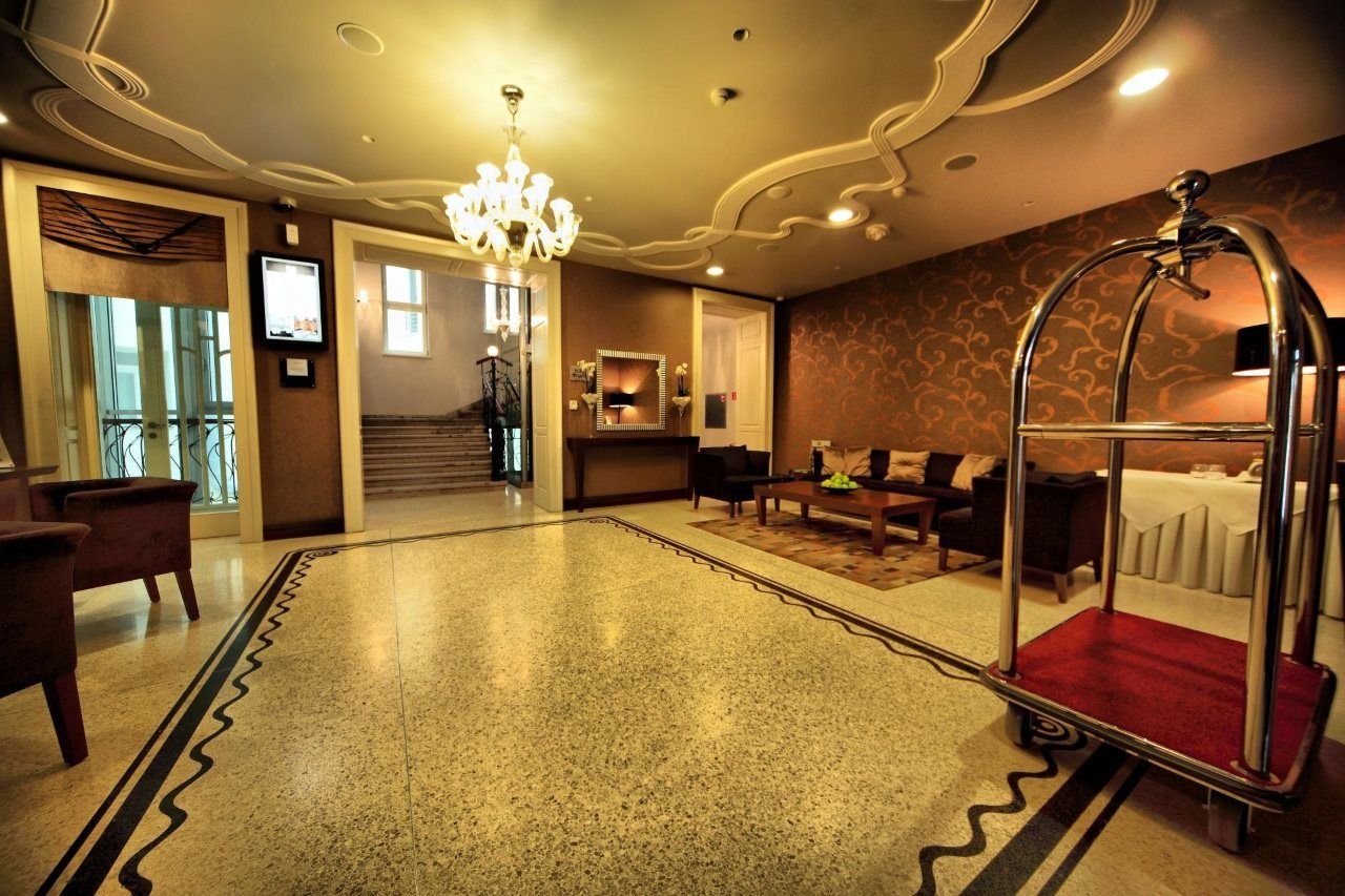 Roset & 4* Pozsony